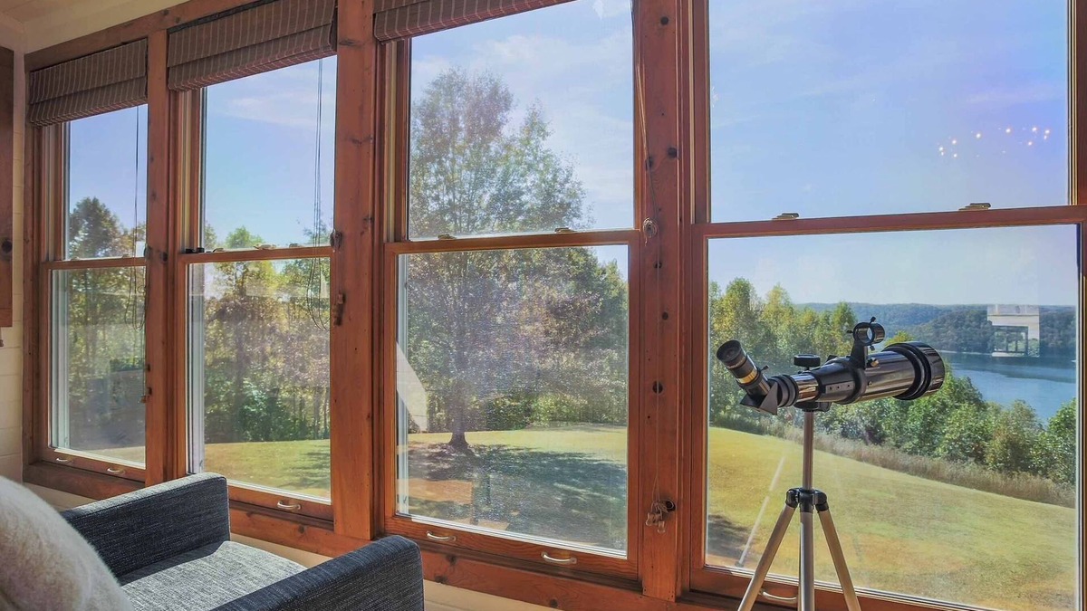 Baxter Cabin | Family Home w/Porch & Center Hill Lake Views!