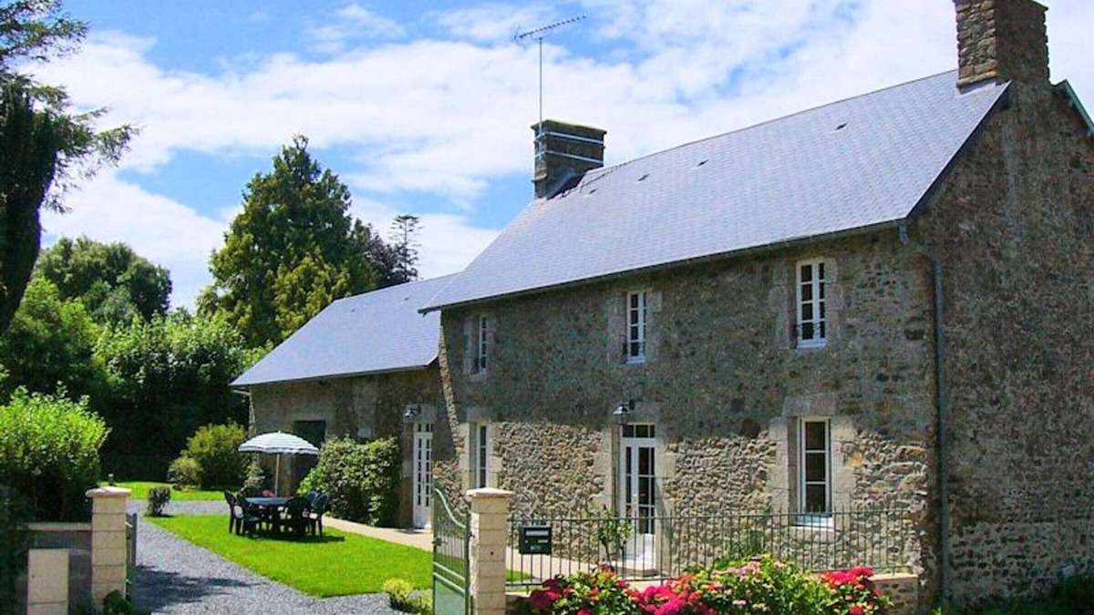 Servigny Cottage | Family home with enclosed garden and bikes, pets allowed