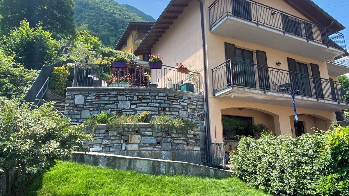 Dizzasco House | Family home with lake views and close to centre of charming village on Lake Como