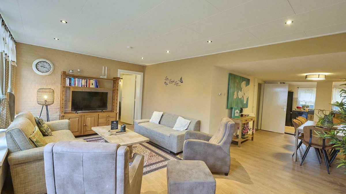 Heijenrath House | Family home with private garden and hot tub