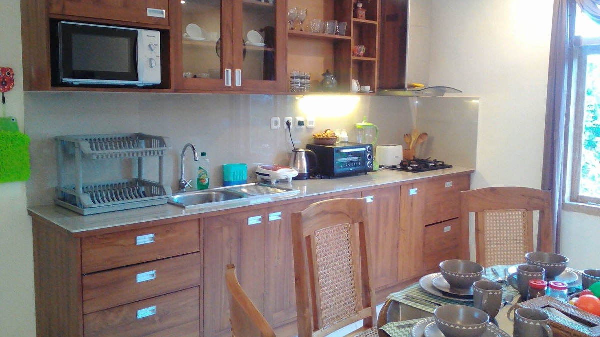 Labuan Bajo House | Family House in Peaceful Area of City