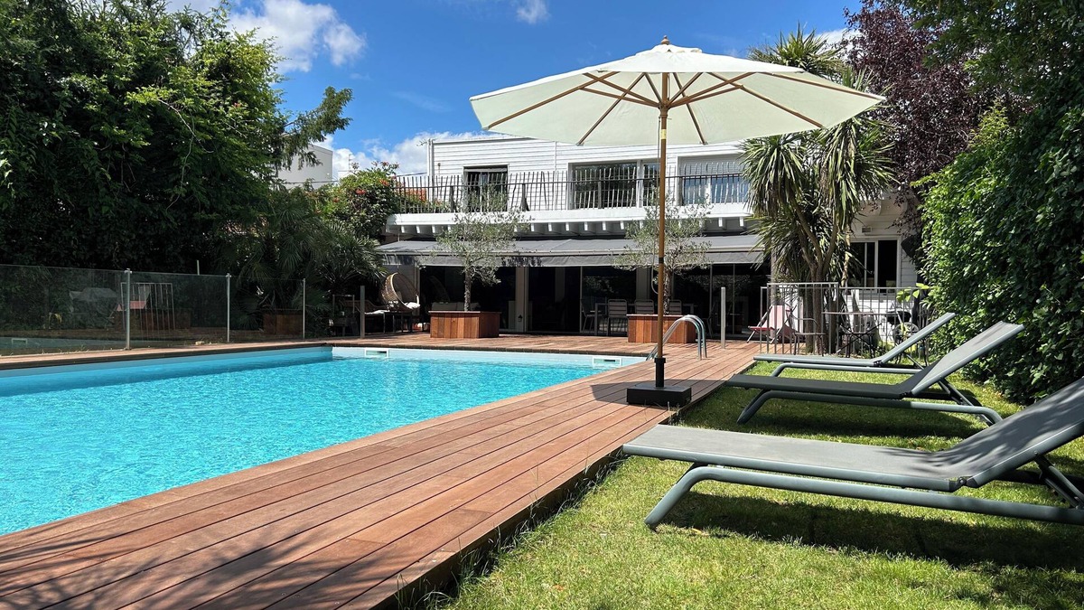 Cauderan House | Family house innside Bordeaux with large garden and pool up to 10 persons