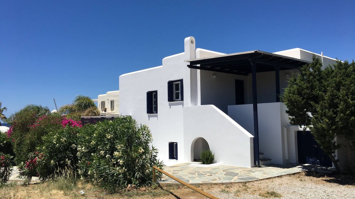 Naxos House | Family house with 2 b/r , private garden, next to beach
