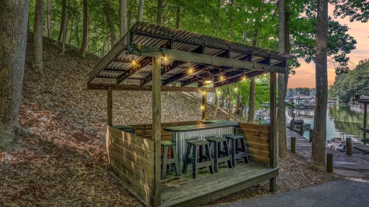 Westlake Corner House | Family Lakefront Oasis - Dock, Cabana, Game Room