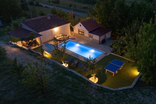 Ruzic House | Family Little Paradise