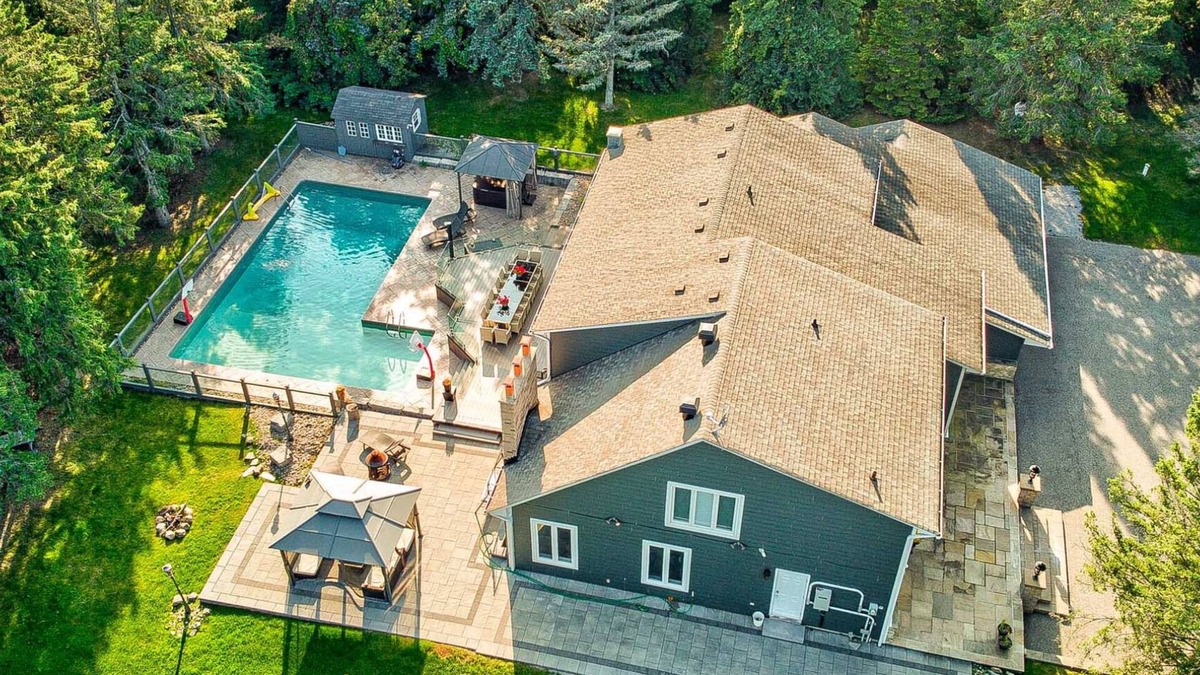 King House | Family Luxury Retreat w/Hot Tub