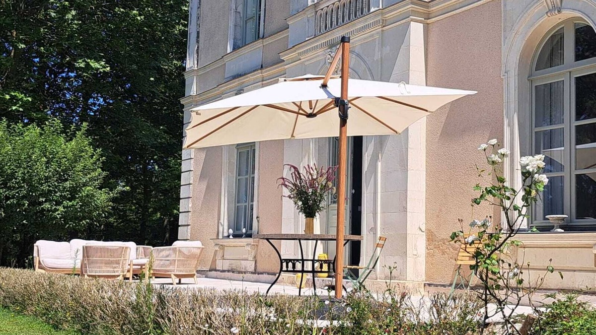 Saint-Jean-de-Linieres House | Family manor house