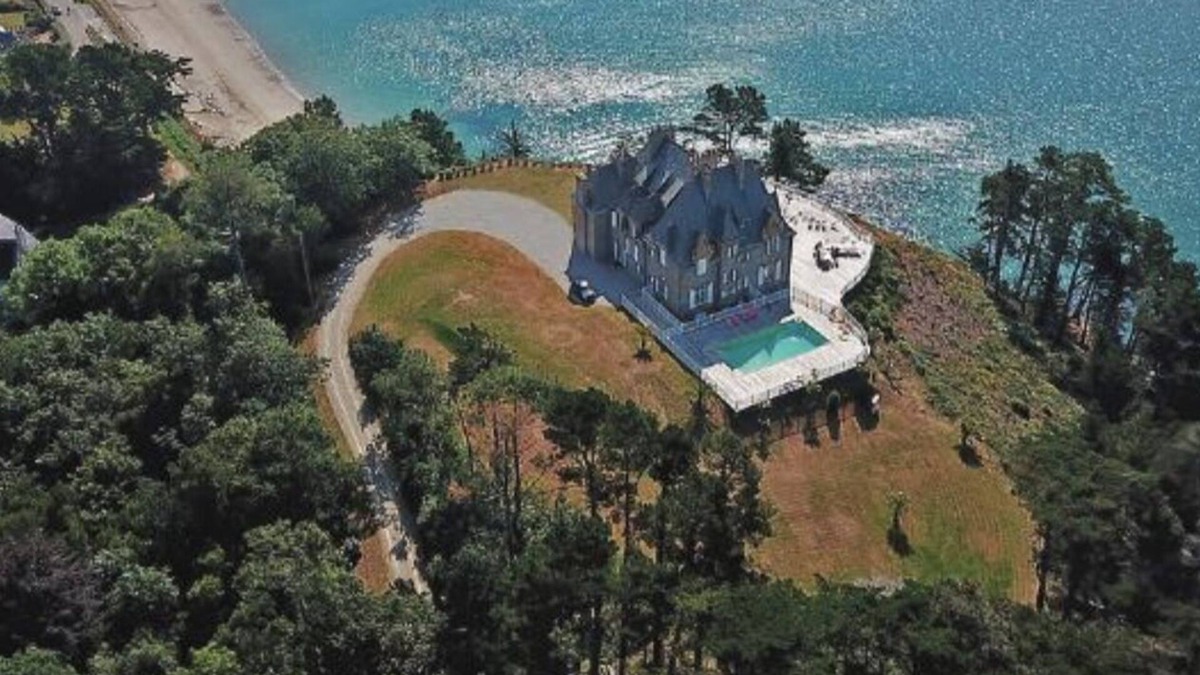 Crozon House | Family manor house with panoramic view over the bay of Douarnenez