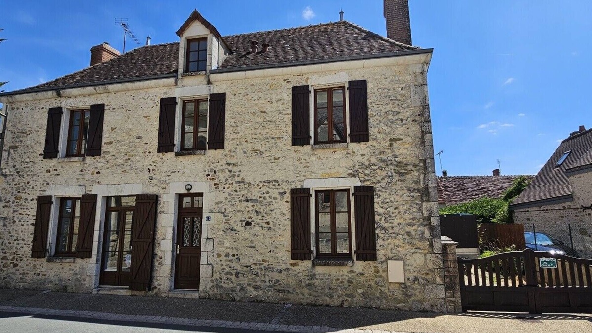 Lureuil House | Family or friends getaway in Lureuil – 5 bedrooms – terrace – air condition