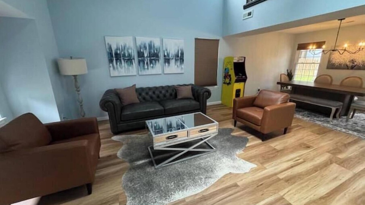Central Newport News House | Family oriented neighborhood with a touch of modern!