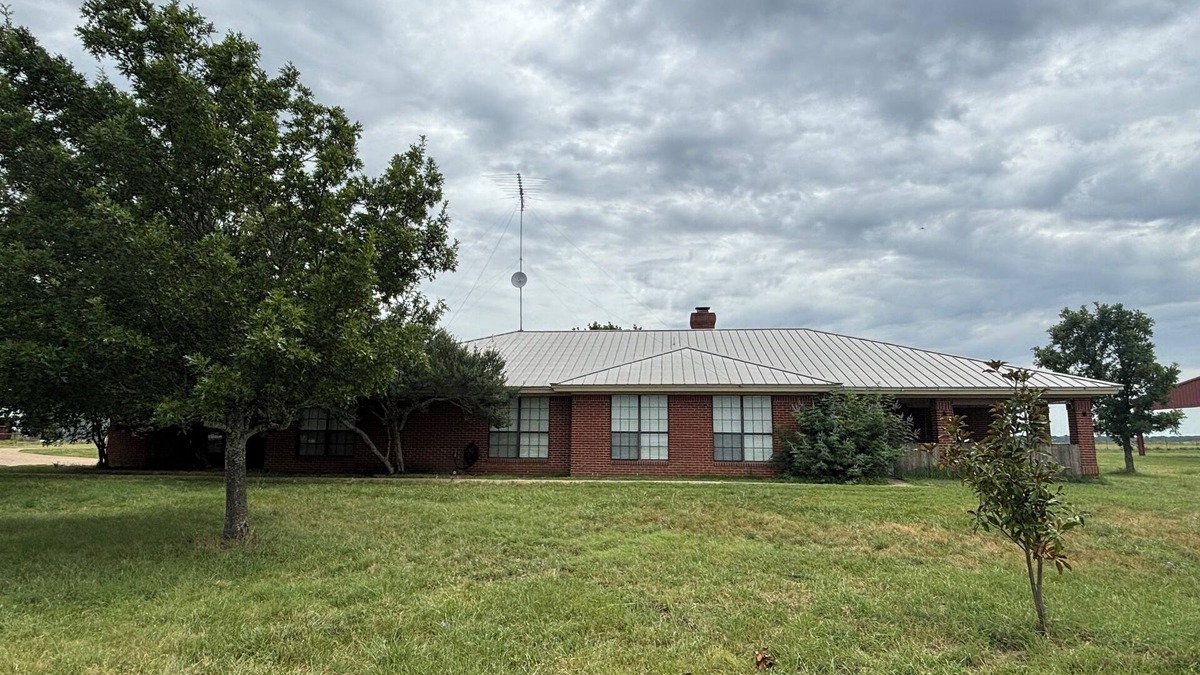 Hico House | Family Owned Small Farm, Relax at the Circle4B Ranch!