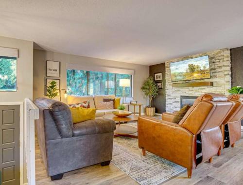 Mount Vernon House | Family Paradise Hot Tub, Fire Pit n Play House