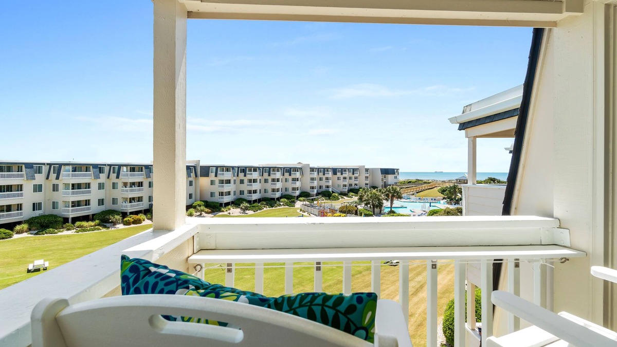 Morehead City Condo | Family Paradise, Oceanfront Complex Amenities Galore