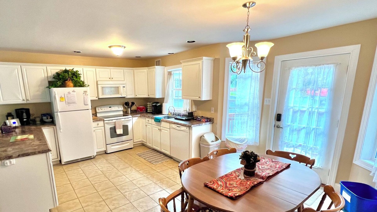 Ransom House | Family & pet-friendly, peaceful rural escape. Hiking nearby.