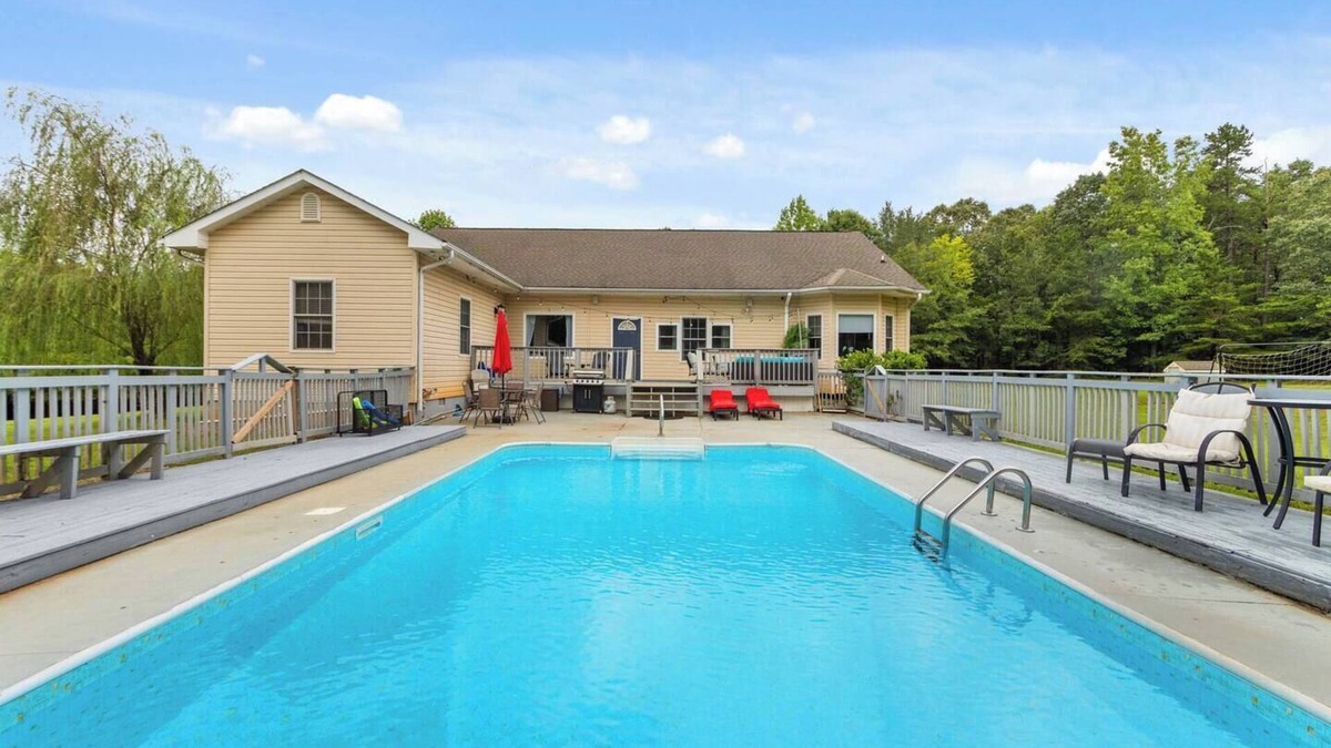 Conestee Apartment | Family Poolside Oasis w/Yard+Guest Suite 5BR/4BA