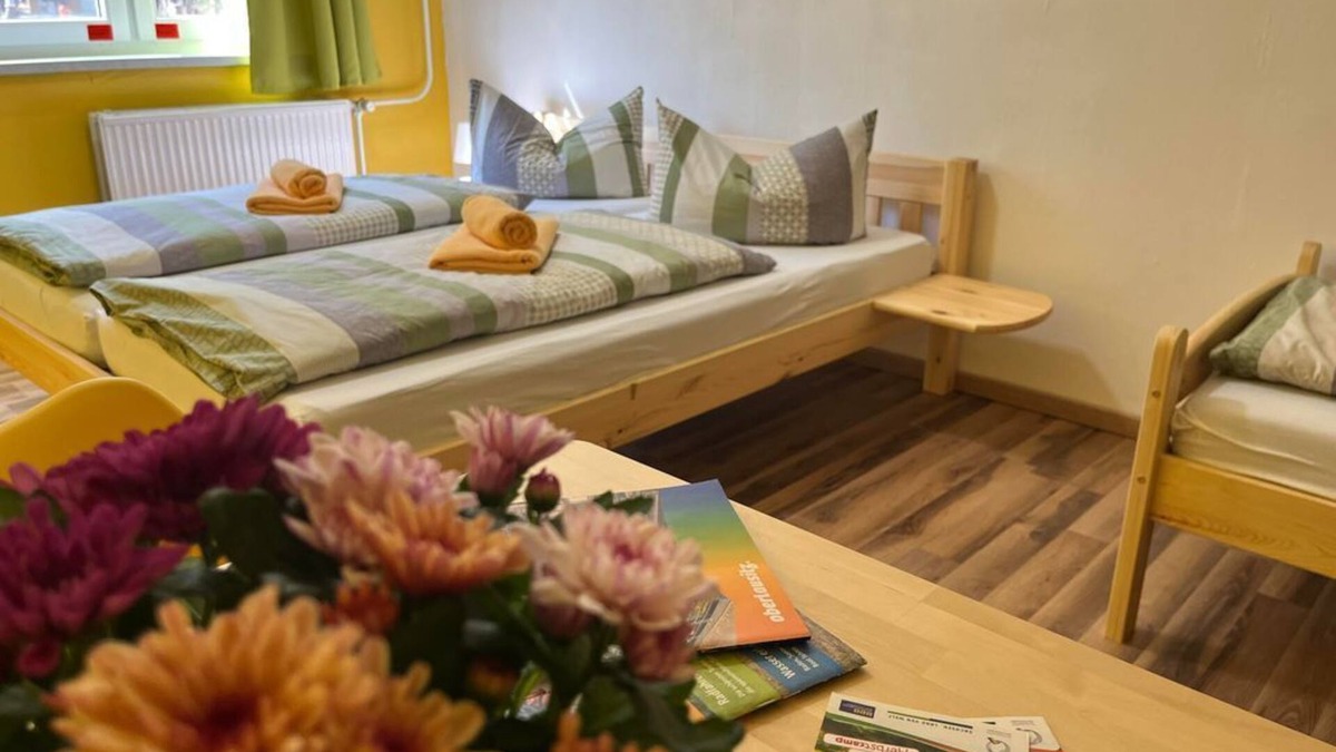 Weiwasser/O.L. House | Family room, shower and bath, WC, 2 bedrooms - KiEZ Am Braunsteich