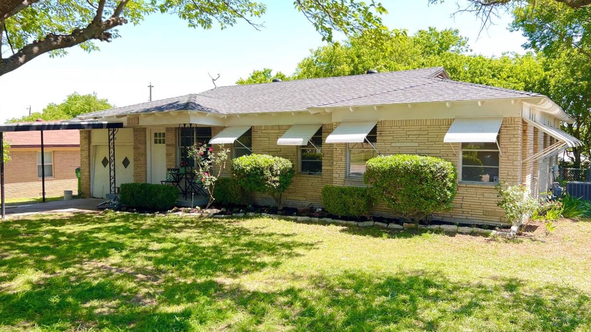Decatur House | Family-Ready 3BR + Backyard Near the Square
