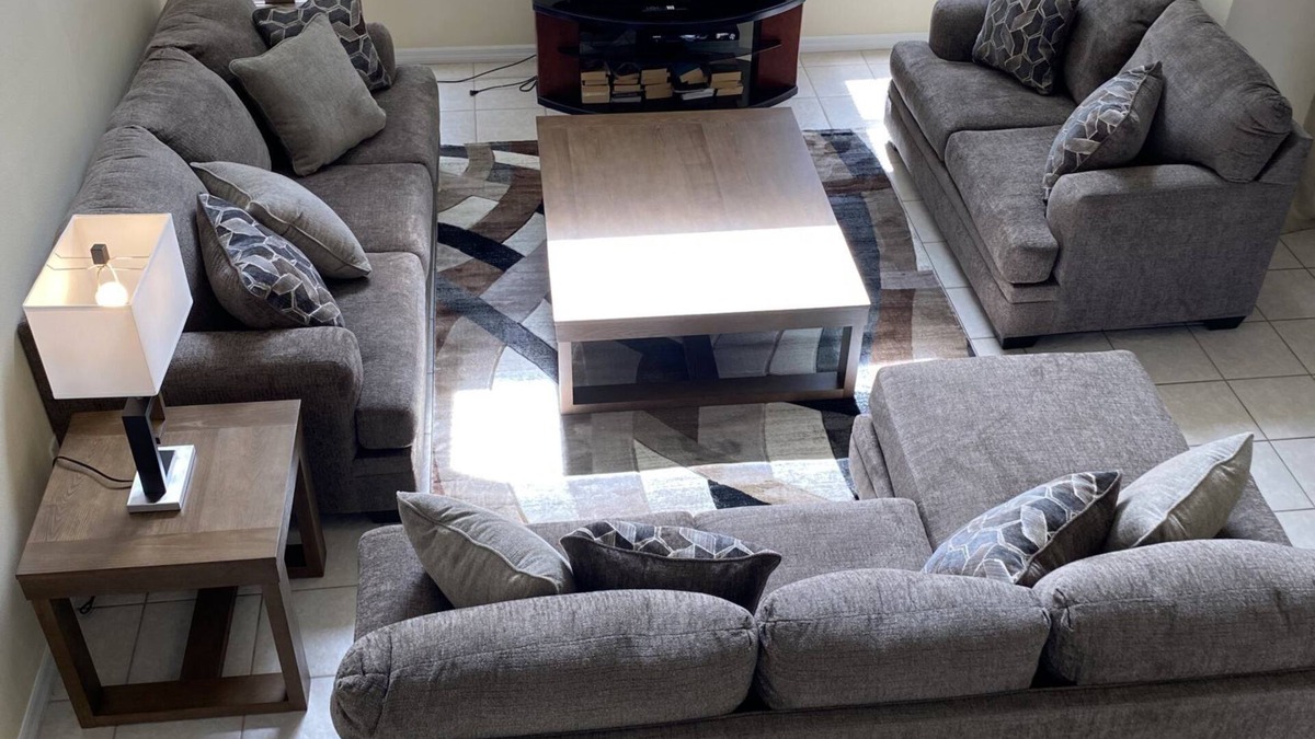 Loughman Villa | Family Ready in Gated Community Near Attractions