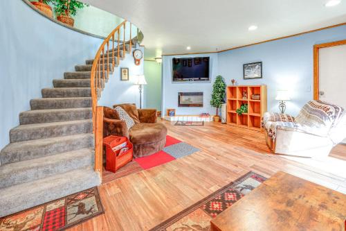 North Pole House | Family Retreat 2 Mi to Santas House Pets Welcome