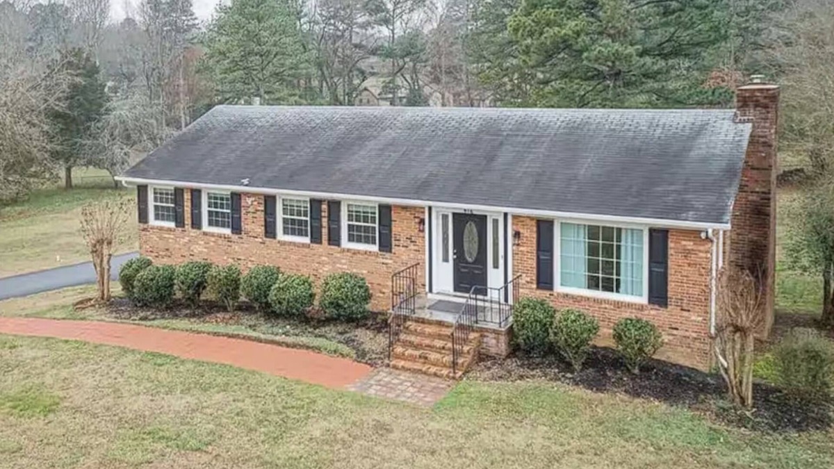 Durham House | Family Retreat - 3-bedroom house with NEW Pool, WiFi and AC in North Durham