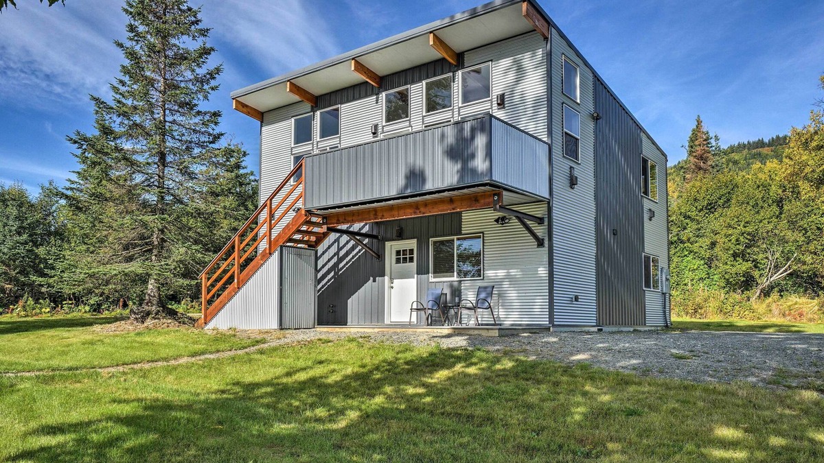 Fritz Creek House | Family Retreat ~ 8 Mi to Downtown + Bishops Beach!