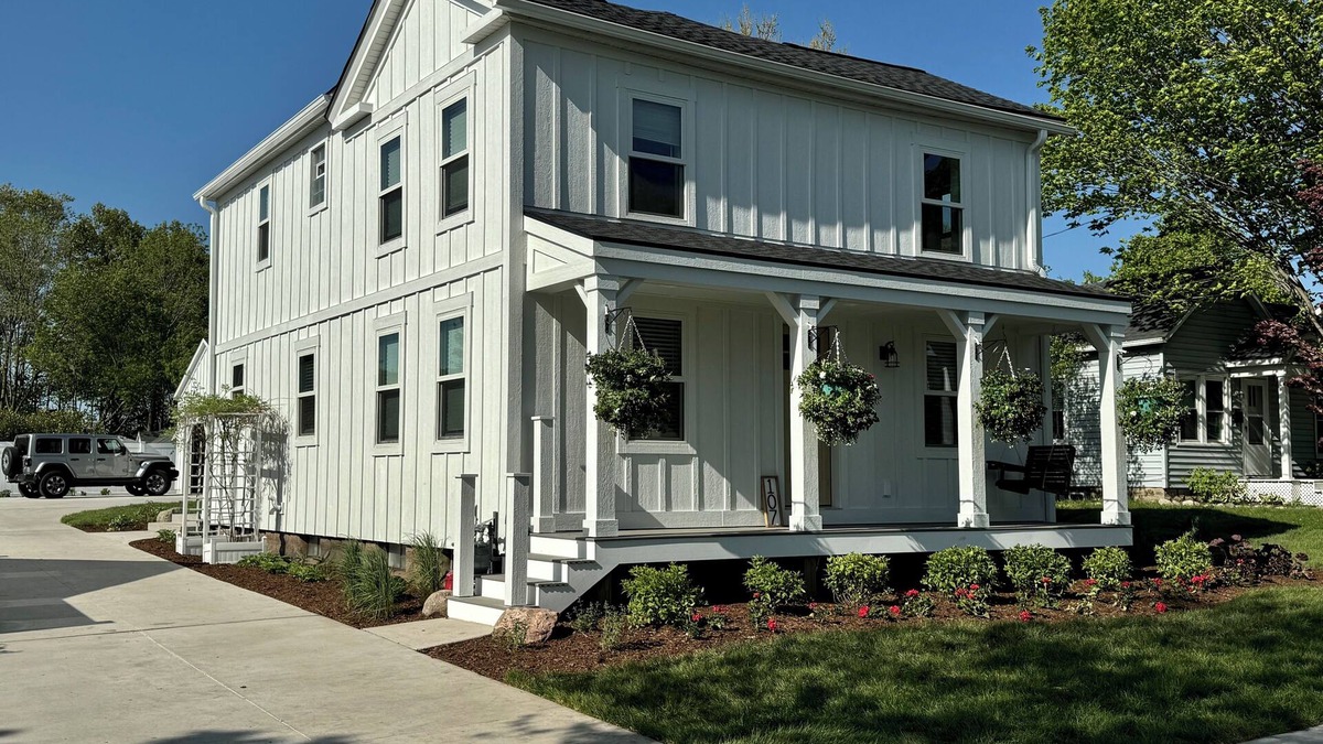 Spring Lake House | Family Retreat at Village Farmhouse - Near Grand Haven Beach