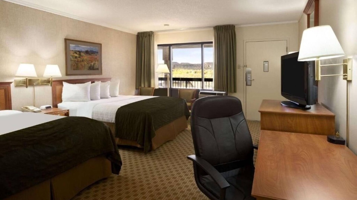 Trinidad Hotel | Family Retreat Close to Lake State Park | Complimentary Breakfast