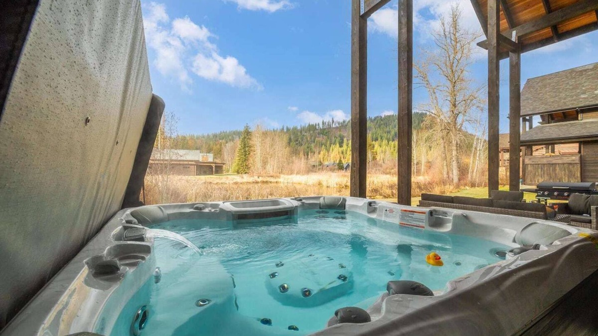 Sandpoint House | Family Retreat | Hot Tub, Game Room near Lake & Golf