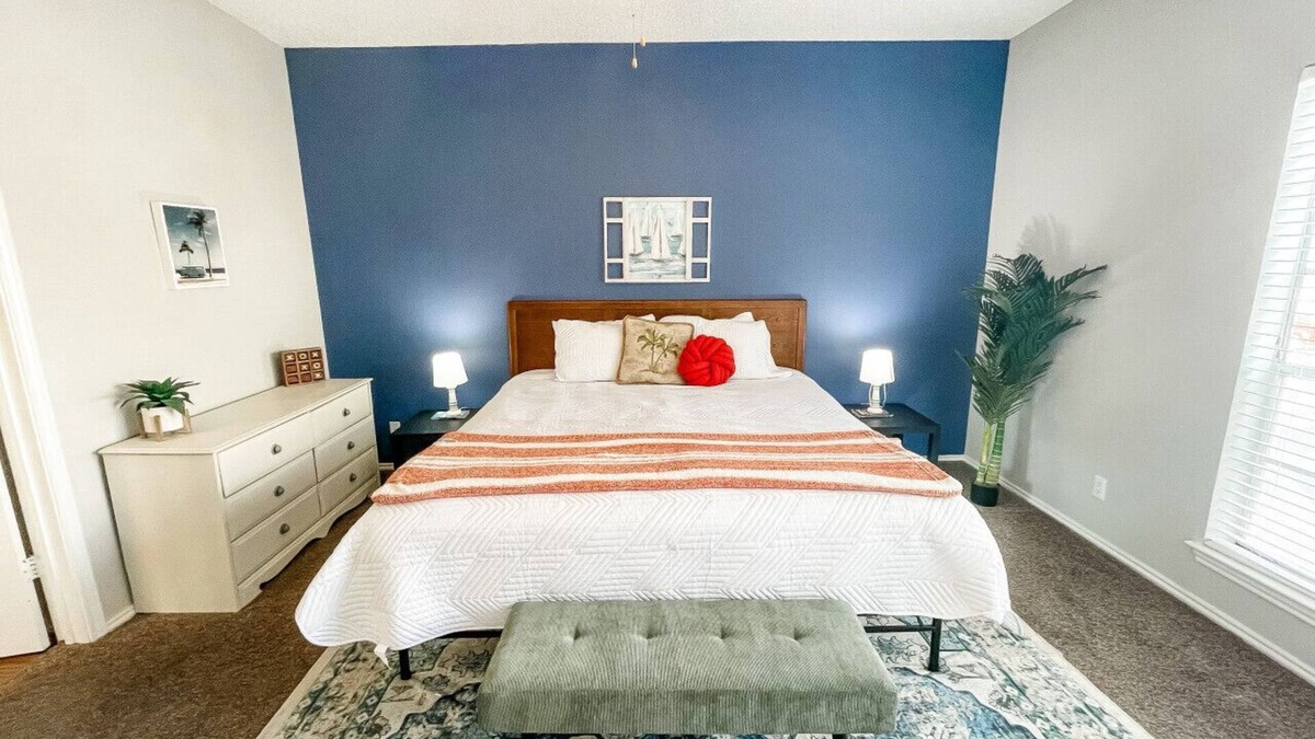 South Side Apartment | Family Retreat - Near Shopping, Dining & Beach