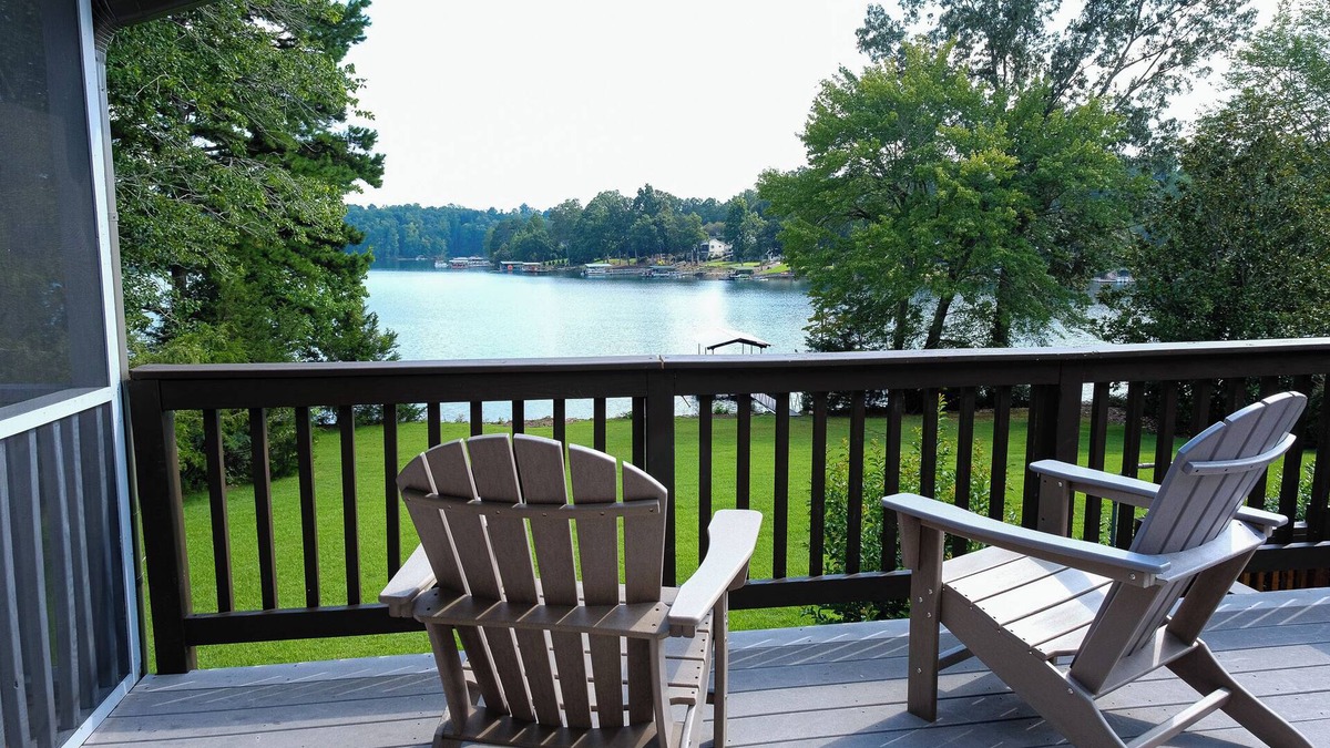 Normandy Shores House | Family Retreat on South Cove of Lake Keowee; Private Dock; ~ 10 Mi from Clemson