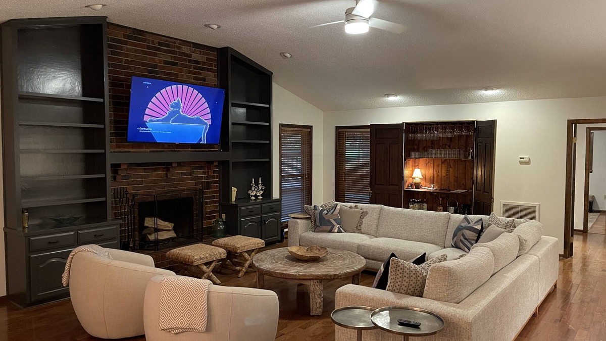 Eden Isle House | Family Retreat on Eden Isle Sleeps 12+ with 2 golf carts 4500 sq. ft.