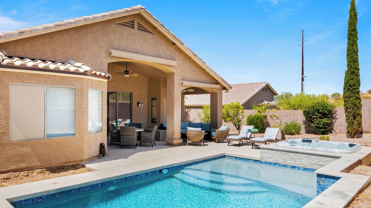 Fort McDowell House | Family Retreat surrounded by mountains, fairways and trails.