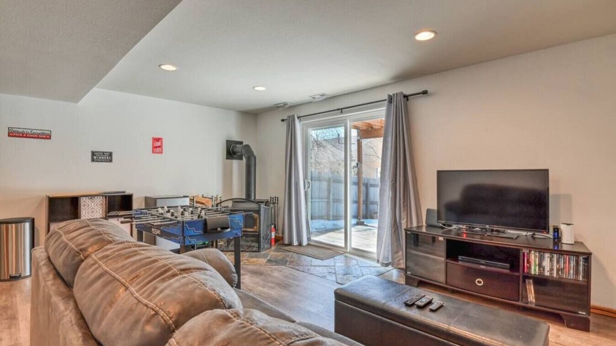Gleneagle House | Family Retreat 5 Min to USAFA with Mtn Views