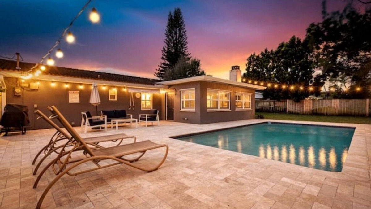 Lake Clarke Shores House | Family Retreat! Pool, Kid's Playroom, Piano, Huge Yard, Snowbirds Welcome!