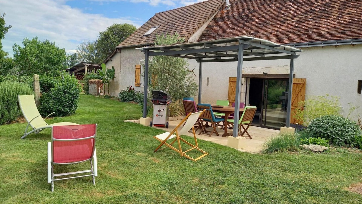 Clere-du-Bois Cottage | "Family Retreat with Spa Near Loire Castles and Beauval Zoo"