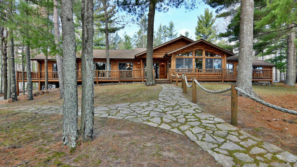 Solon Springs House | Family Retreat with Privacy and Comfort on Middle Eau Claire Lake. Fast WIFI!