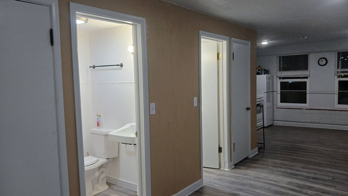Richfield Apartment | family reunion HQ. 8 beds 2 bathrooms and a hot tub!