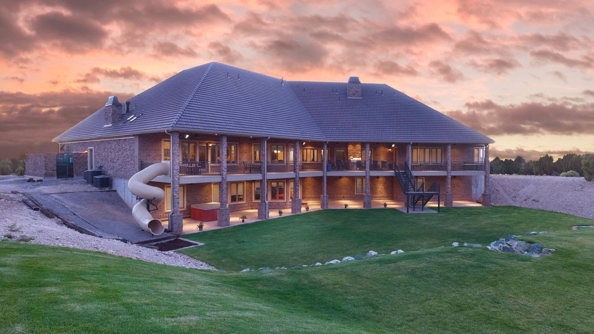 Beaver Cabin | Family Reunion Lodge w/Pool, near Bryce & Zion Canyon - 13 Bed, 9 Bath, 40 acres