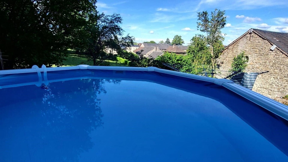 Bersac-sur-Rivalier Bed & Breakfast | Family room with garden view