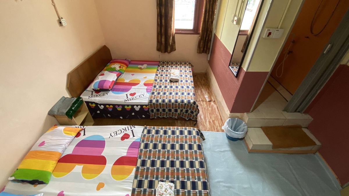 Bandar Kota Bharu House | Family Room 2 Queen Bed/4 pax with Aircond (bajet Murah)