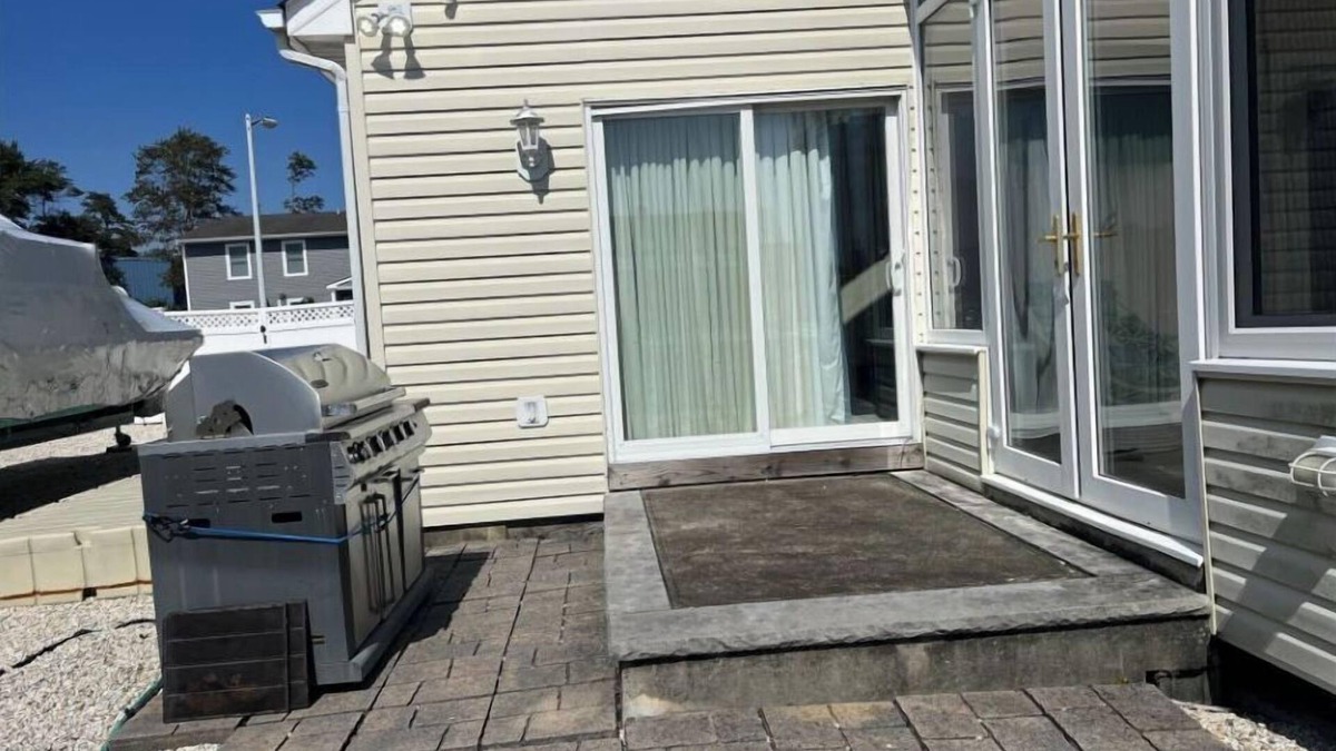 Beach Haven West House | Family size Beach house located right on the lagoon