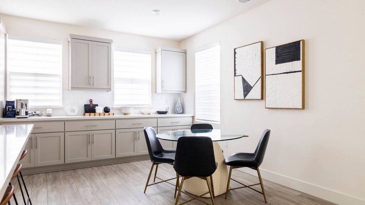 Newark House | Family-sized house with huge kitchen and patio