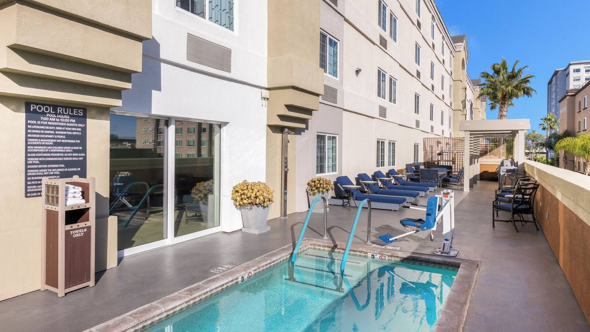 Anaheim Resort Hotel | Family‑Sized Studio: 2 Doubles | Gym, Pool & Disney Shuttle! Pet Friendly Stay