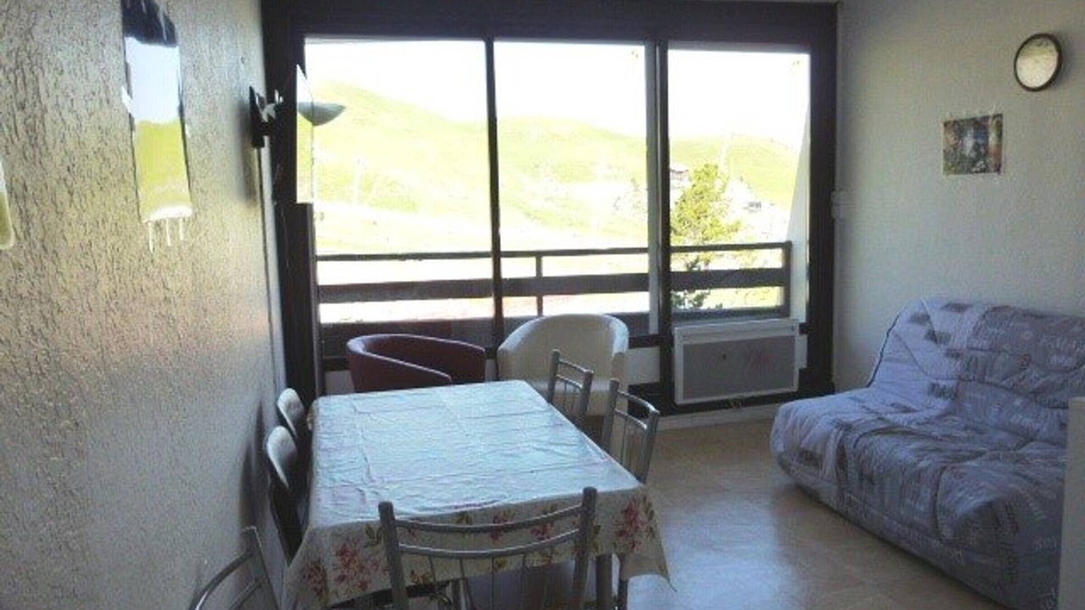 Arette Apartment | Family studio for 6, ski-in/out, balcony, free parking, ski locker