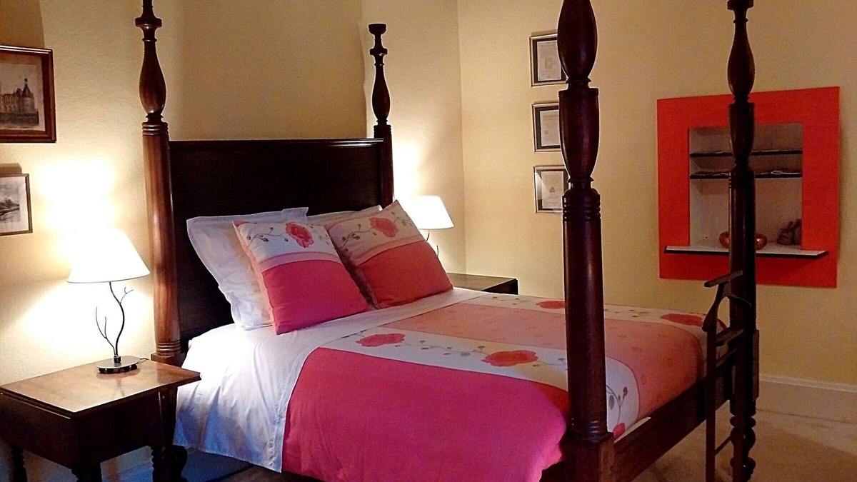 Aydoilles Bed & Breakfast | Family suite at Priory with park access and spacious rooms