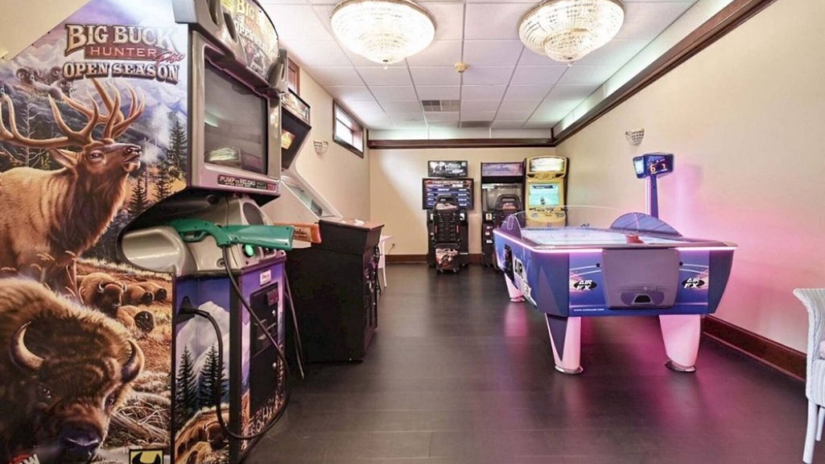 Pembine Apartment | Family Suite | Bunk Beds | On-Site Sport Courts