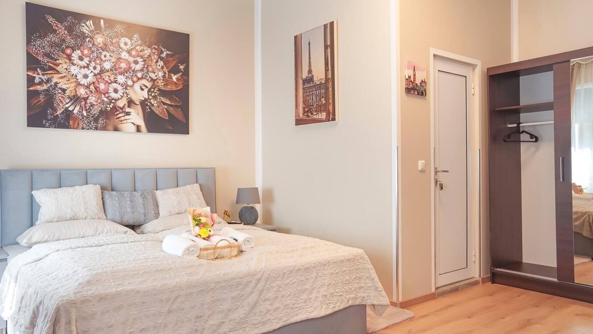 Selchow Apartment | Family suite with kitchen and bathroom