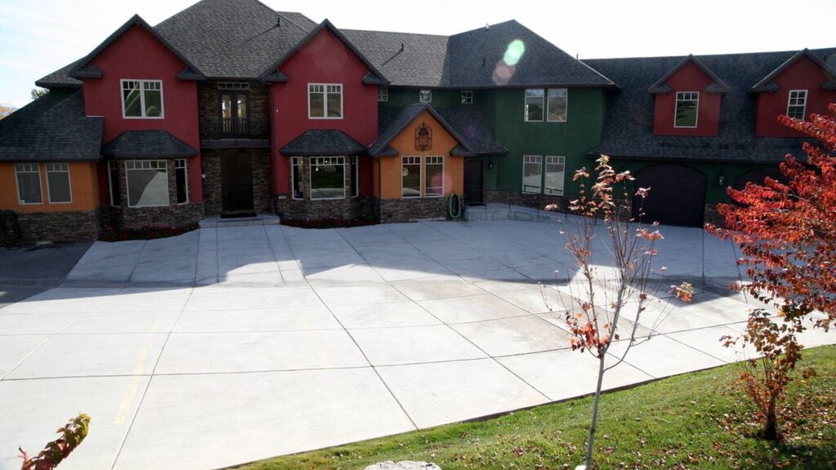 Garden City House | Family Time Lodge: Indoor Playland, Theater Room, Game Room, 10 Master Suites