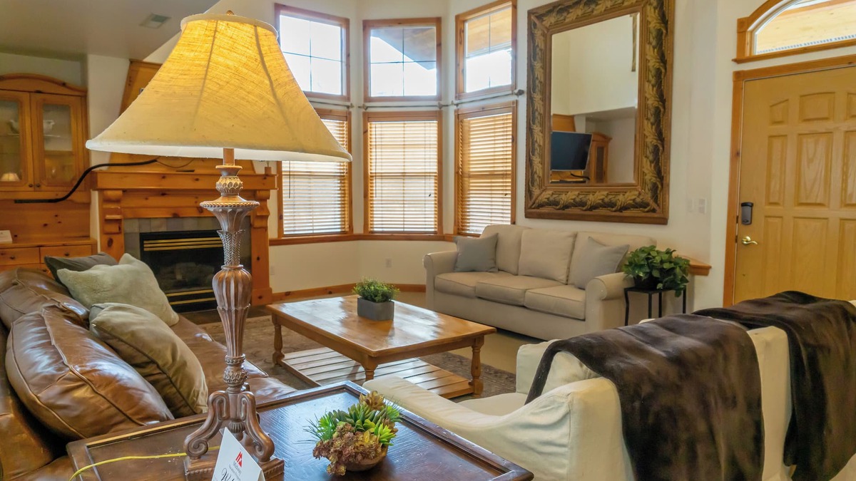 Tuoketuo County House | Family Vacation~Heated In/Out Pool, Tubing & Ice Skating 719
