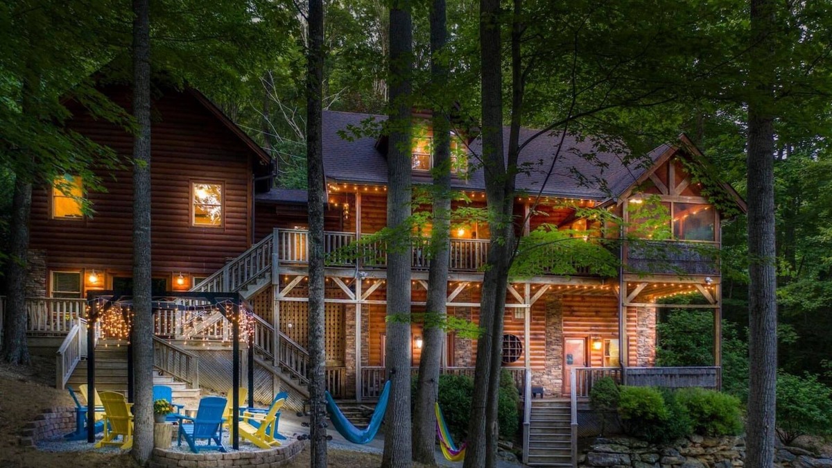 Banner Elk Cabin | Family Vacation*Mystic Glow Jungle*KidsSafari*Pets*Firepit*HotTub*Luxe Amenities